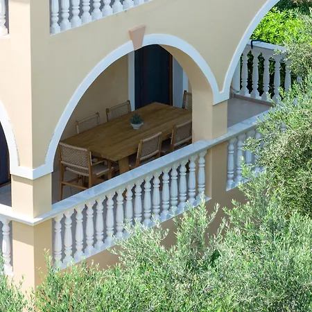 Dimaras Apartment *